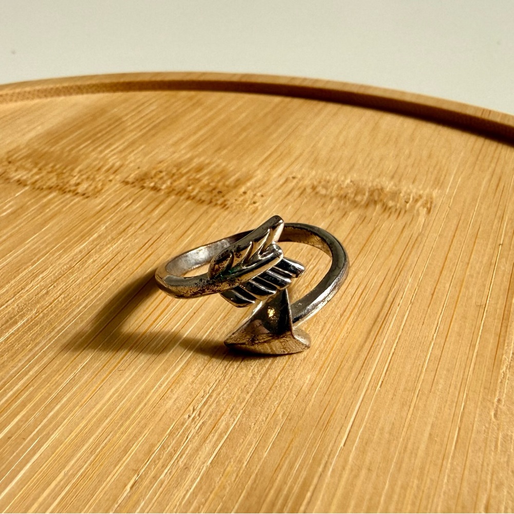 Dainty arrow ring